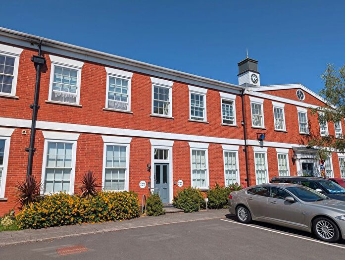 2 Bedroom Flat To Rent In Station Road, Colonial House Station Road, IP16