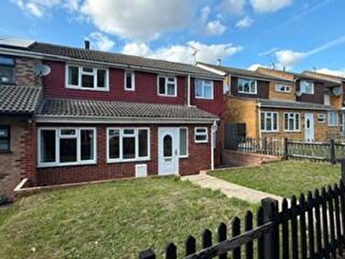 6 Bedroom House To Rent In Julius Gardens, Luton, Beds, LU3