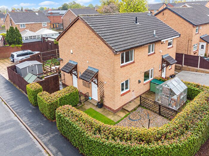 1 Bedroom Semi-Detached House For Sale In Hazel Avenue, Whinmoor, Leeds, LS14