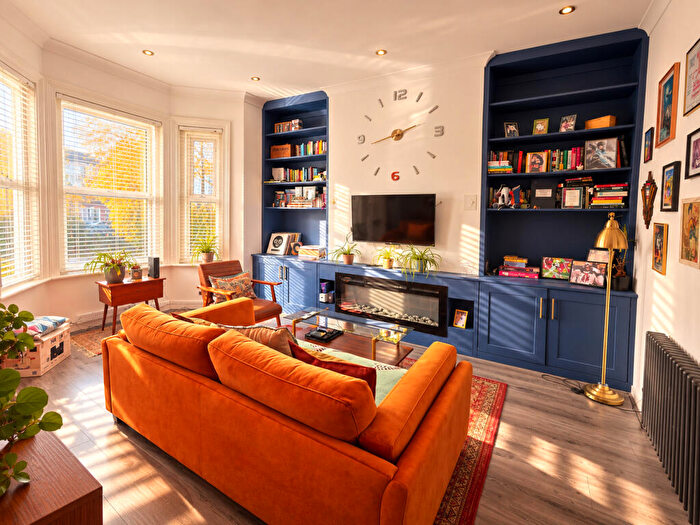 1 Bedroom Flat For Sale In Collingdale Lodge, Richmond Park Road, Bournemouth, Dorset, BH8