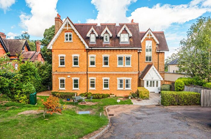 3 Bedroom Flat For Sale In Broadwater Down, The Ridgeway, TN2