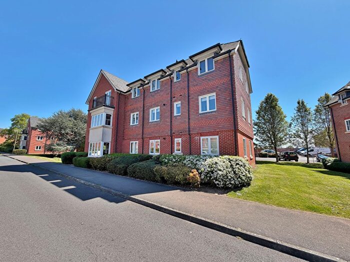 2 Bedroom Flat For Sale In Pater Court, Knowle, PO17