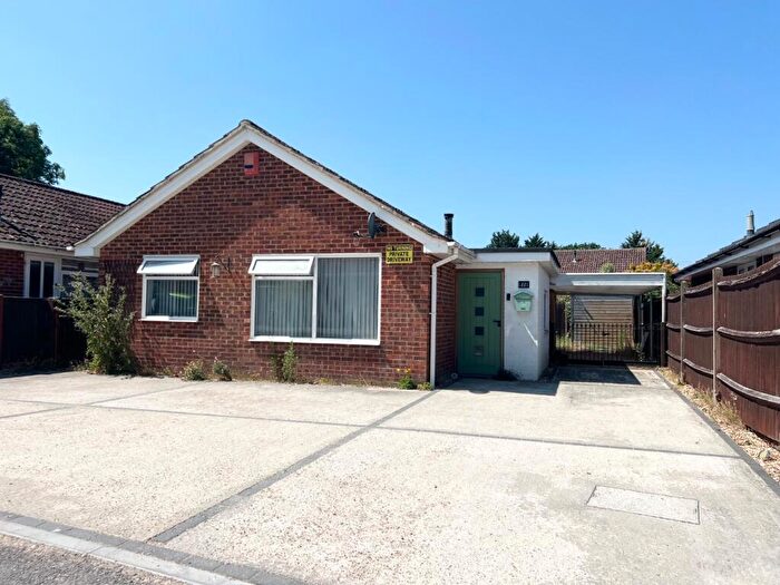 3 Bedroom Detached Bungalow For Sale In Sycamore Drive, Southampton, SO45