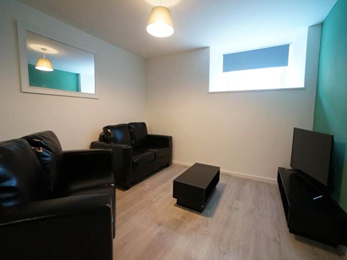 2 Bedroom Apartment To Rent In York Place, Bangor, LL57