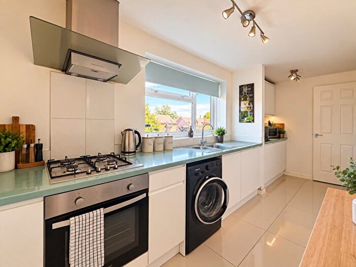 2 Bedroom Flat For Sale In Charnwood Grove, Mansfield, Mansfield Woodhouse, NG19