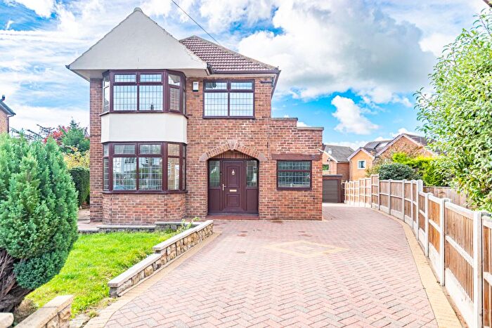 3 Bedroom Detached House For Sale In Barnswick View, Leeds, LS16