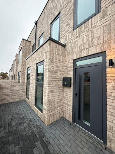 4 Bedroom Terraced House To Rent In Shelldale Road, Brighton, BN41