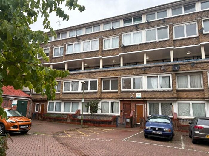 7 Bedroom Maisonette For Sale In Daniel Gardens, London, SE15