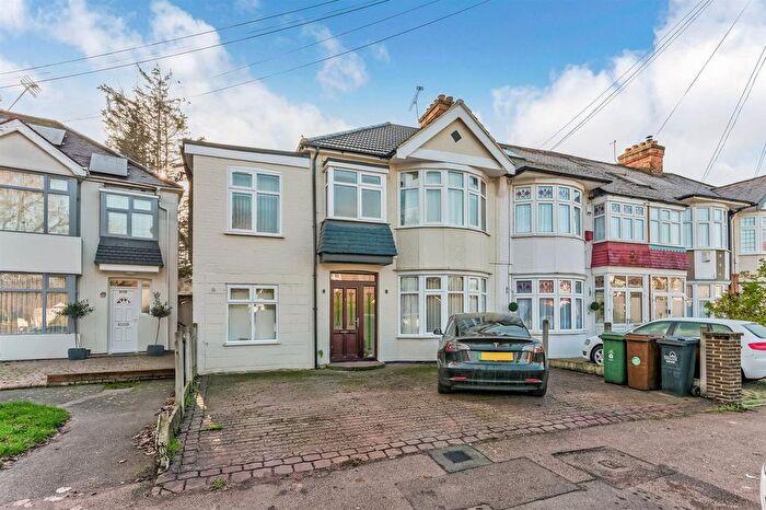 5 Bedroom End Of Terrace House For Sale In Coningsby Gardens, Chingford, E4