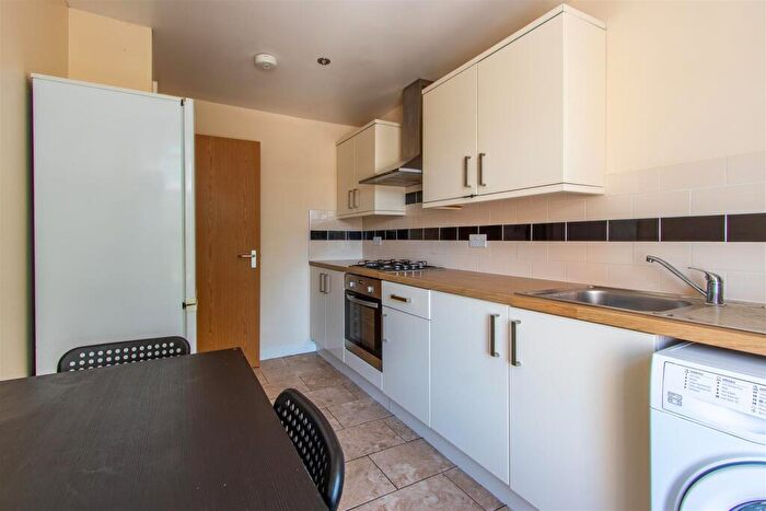 3 Bedroom Private Hall To Rent In Richmond Crescent, Roath, CF24