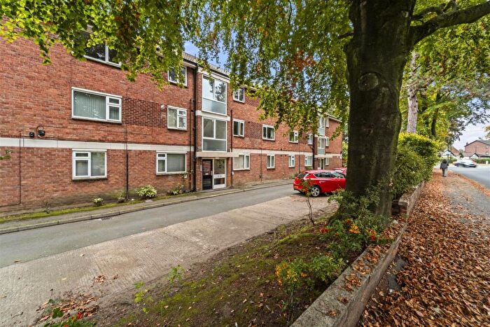 2 Bedroom Apartment To Rent In Ashton Lane, Sale, M33