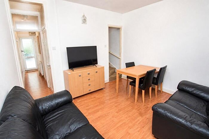 4 Bedroom House To Rent In Tiverton Road, Birmingham, B29