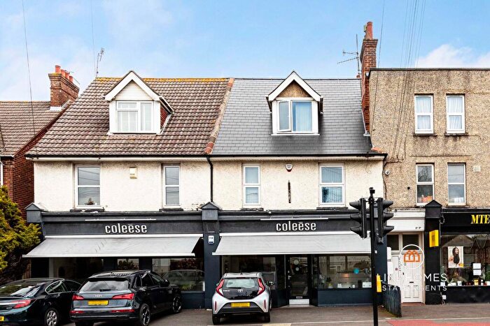 2 Bedroom Apartment For Sale In Tatnam Crescent, Poole, BH15