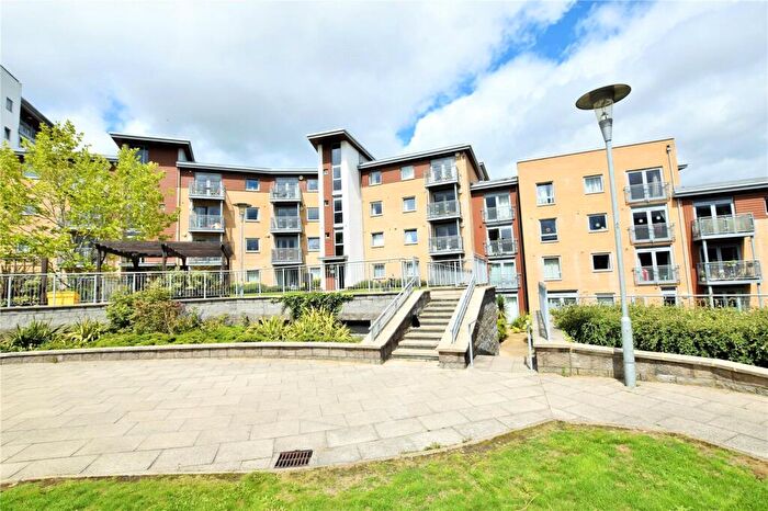 2 Bedroom Flat To Rent In Kelvin Gate, Bracknell, Berkshire, RG12