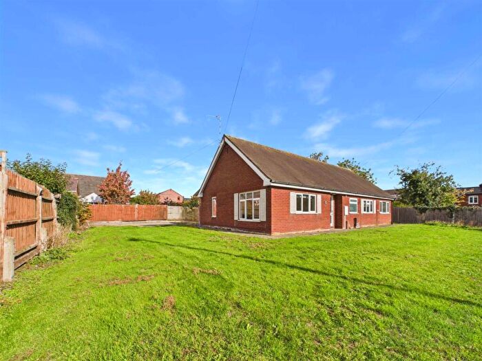 4 Bedroom Detached Bungalow For Sale In The Chestnuts, North Kilworth, Lutterworth, LE17