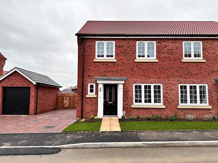 3 Bedroom Semi-Detached House To Rent In Cullyer Crescent, NR18