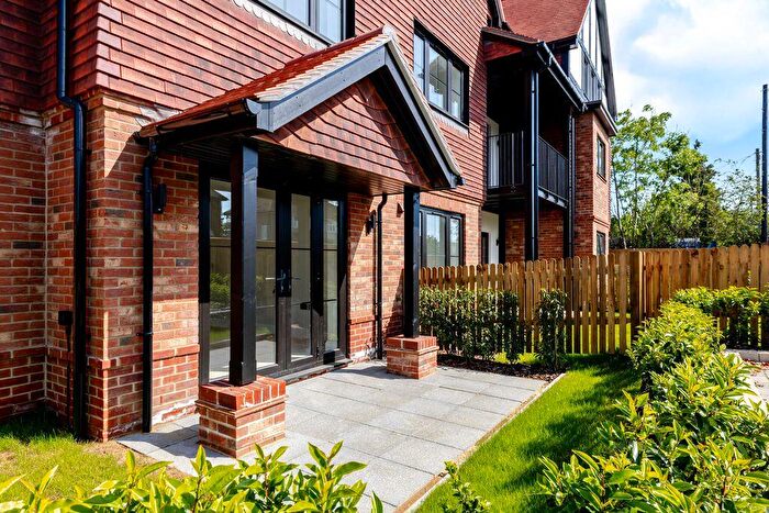 2 Bedroom Flat To Rent In Farleigh Road, Warlingham, CR6