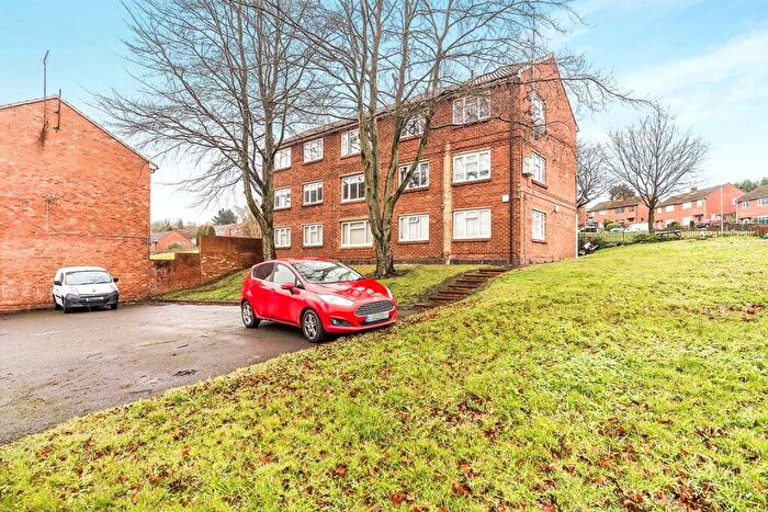 3 Bedroom Flat To Rent In Central Drive, Dudley, West Midlands, DY3