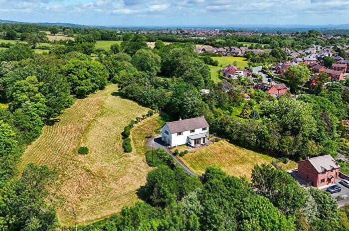 4 Bedroom Country House For Sale In Poplar Road, Pen-Y-Cae., LL14