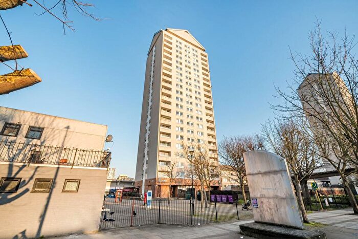 2 Bedroom Flat For Sale In Knighthead Point, Docklands, London, E14