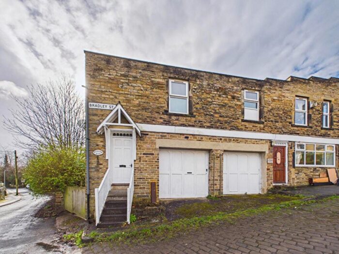 2 Bedroom Semi-Detached House For Sale In Bradley Street, Bradford, BD9