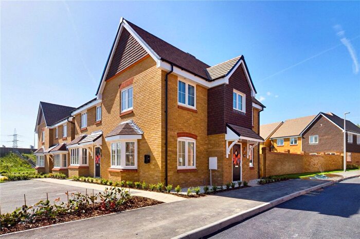 3 Bedroom Semi-Detached House To Rent In Honey Bee Street, Calcot, Reading, Berkshire, RG31