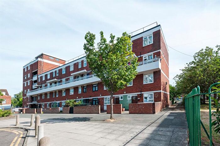 3 Bedroom Flat For Sale In Fellows Court, Weymouth Terrace, London, E2