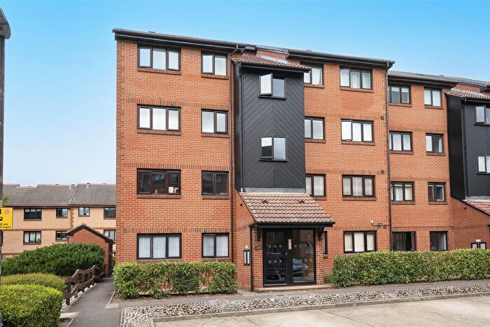 2 Bedroom Flat For Sale In Cross Road, Wimbledon, SW19