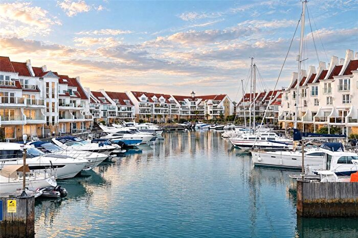 3 Bedroom Flat For Sale In Lake Avenue, Poole, Dorset, BH15