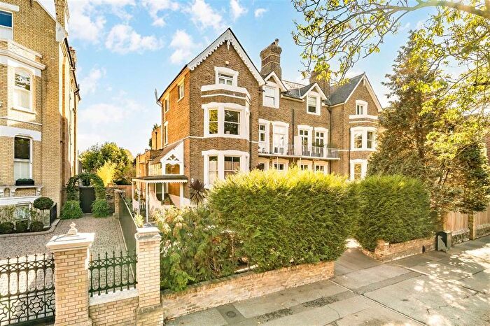 2 Bedroom Flat To Rent In Kew Road, Kew, TW9
