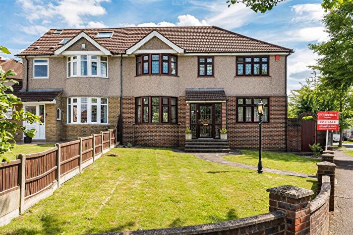 5 Bedroom Semi-Detached House For Sale In Dale View Crescent, North Chingford, E4