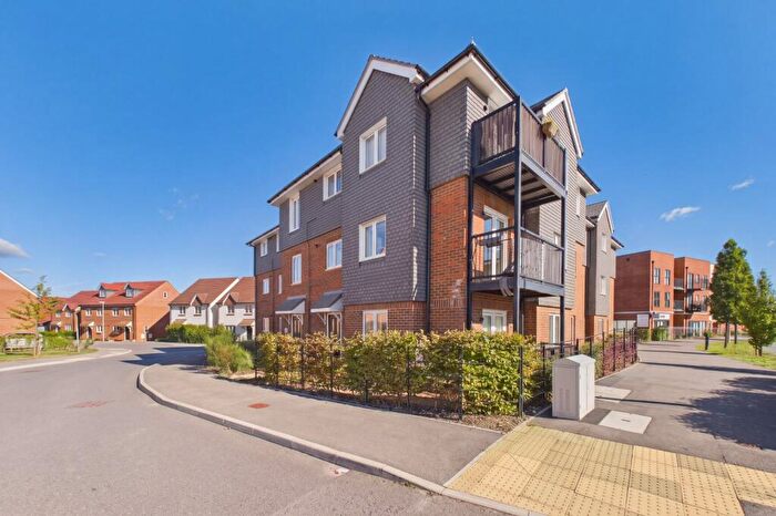 2 Bedroom Flat For Sale In Catherwood Place, Wokingham, Berkshire, RG41