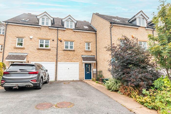 3 Bedroom Town House For Sale In Whitestone Drive, East Morton, Keighley, West Yorkshire, Uk, BD20