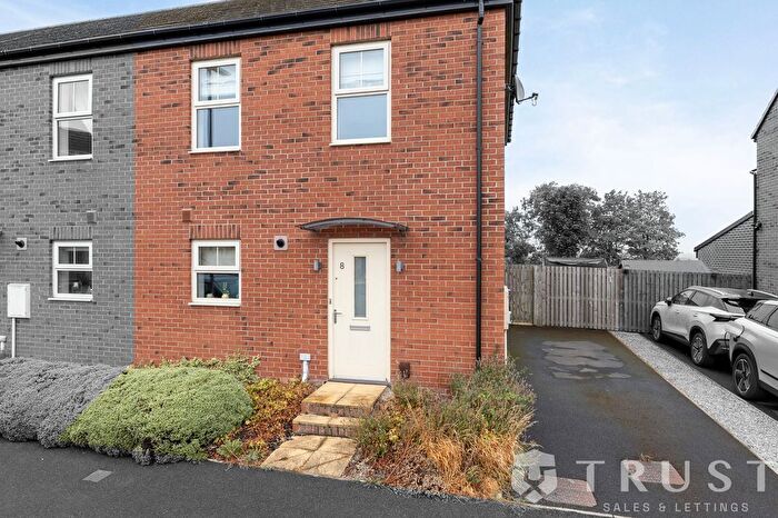 3 Bedroom End Of Terrace House For Sale In Bretby Avenue, Ossett, WF5
