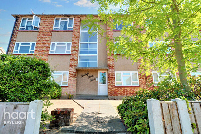 1 Bedroom Flat For Sale In Marina Avenue, Rayleigh, SS6