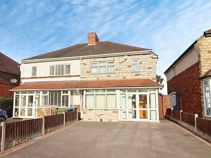 3 Bedroom Semi-Detached House For Sale In Jonkel Avenue, Hockley, Tamworth, B77