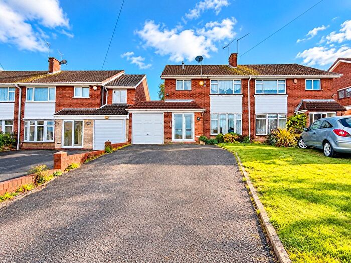 3 Bedroom Semi-Detached House For Sale In Ashenhurst Road, Dudley, DY1
