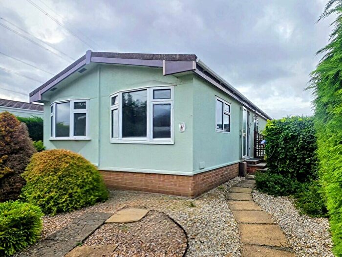 2 Bedroom Park Home For Sale In Wildwood Park, Sidington, GL7