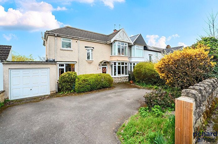 3 Bedroom Semi-Detached House For Sale In Marlborough Road, Swindon, SN3
