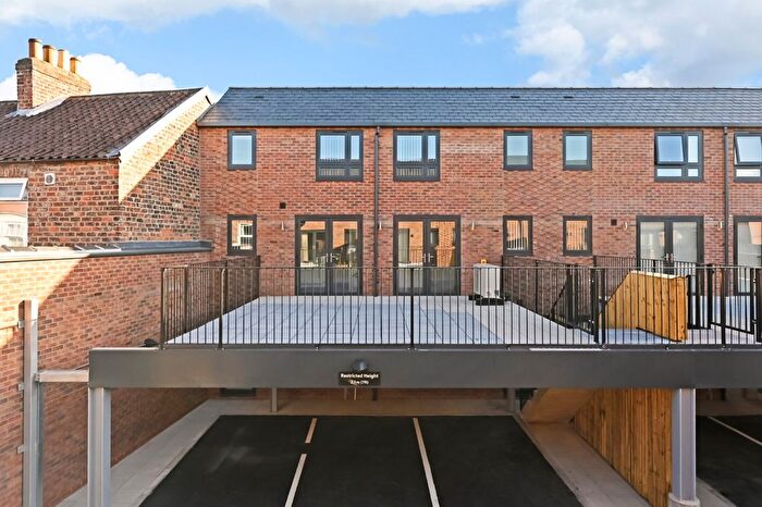 4 Bedroom Town House To Rent In Coverdale Court, Lansdowne Terrace, York, YO10