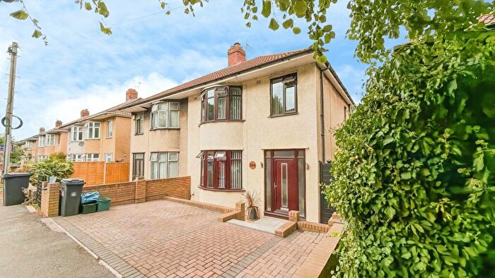 4 Bedroom Semi-Detached House For Sale In Bedminster Road, Bedminster, BS3