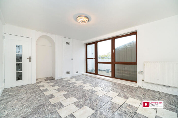3 Bedroom Maisonette For Sale In Muir Road, Lower Clapton, Hackney, London, E5