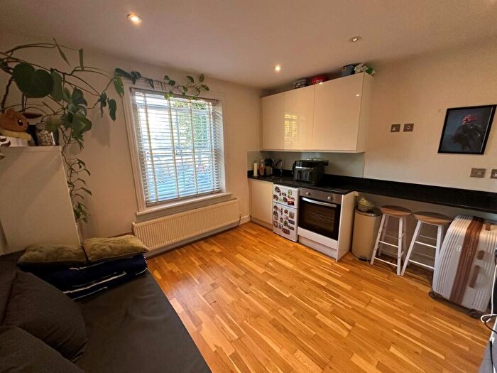 1 Bedroom Flat To Rent In Adolphus Road, Finsbury Park, London, N4