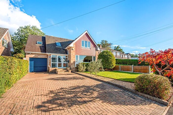 4 Bedroom Detached House For Sale In Murray Road, Horndean, PO8