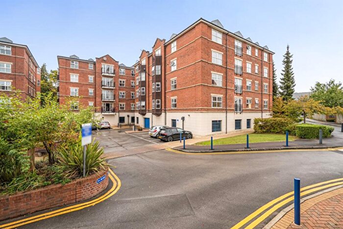 3 Bedroom Flat For Sale In Eller House, Carisbrooke Road, Far Headingley, LS16