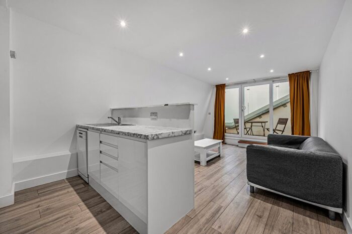 2 Bedroom Flat For Sale In Atheldene Road, Earlsfield, SW18