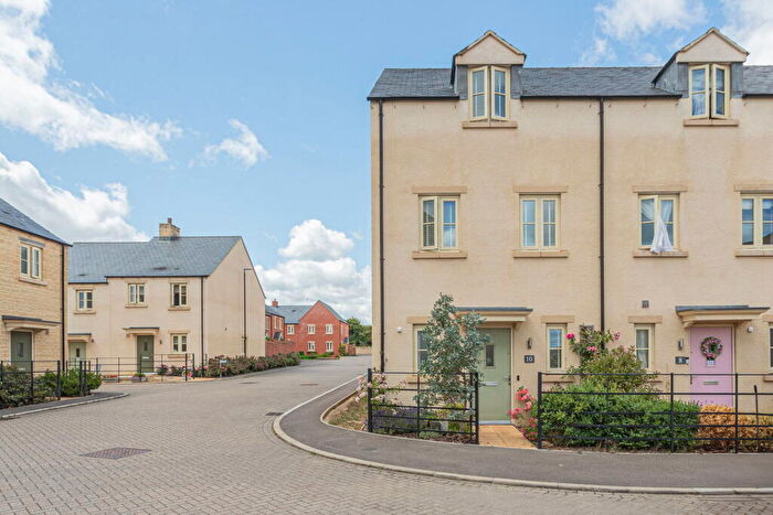 3 Bedroom Town House For Sale In Chapman Link, Tetbury, GL8