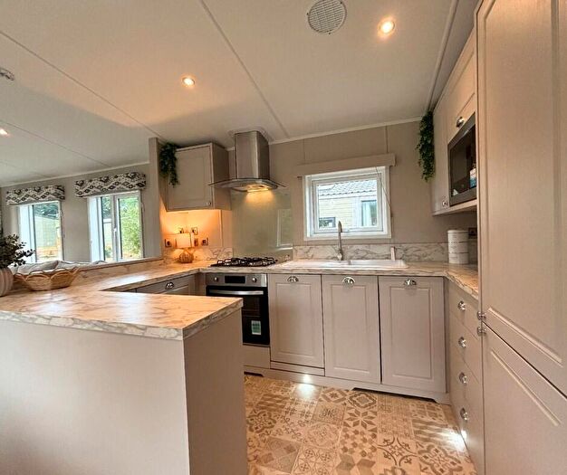 2 Bedroom Mobile/park Home For Sale In Akebar Park Country Park, Leyburn, North Yorkshire, DL8