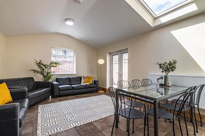 7 Bedroom Semi-Detached House To Rent In Willoughby Avenue, Nottingham, NG7