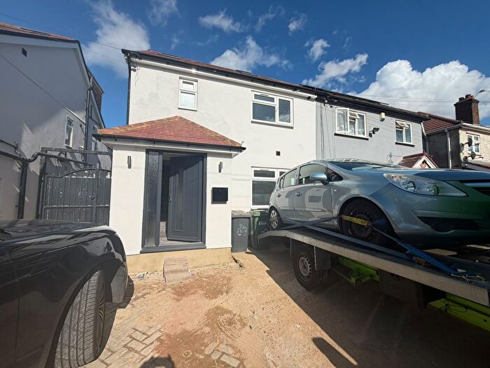 5 Bedroom Semi-Detached House To Rent In Baylis Road, Slough, SL1